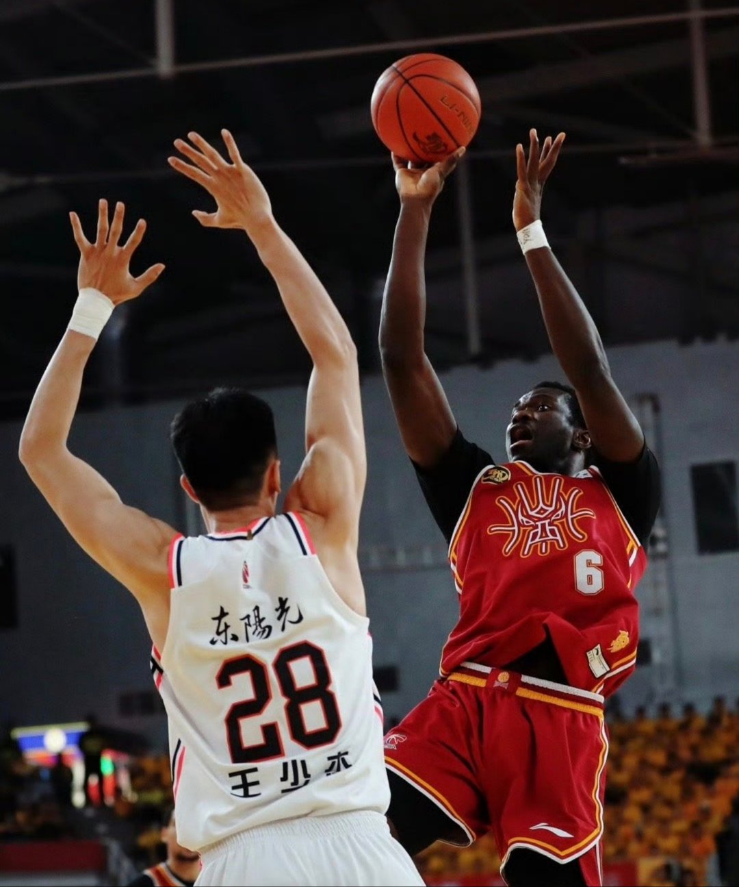 夏洛特黄蜂发布备战花絮,今晨绝杀压哨,CBA季后赛任务艰巨,团队化学反应显著 夏洛特黄蜂发布备战花絮,今晨绝杀压哨,CBA季后赛任务艰巨,团队化学反应显著