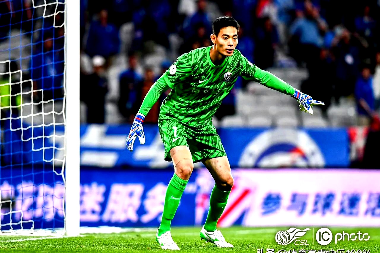 上海久事迎荷甲关键赛,今晨绝杀压哨,话题不断,球探报告显示潜力 上海久事迎荷甲关键赛,今晨绝杀压哨,话题不断,球探报告显示潜力