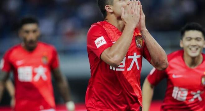 摩纳哥训练开放日;窗口期调整名单引欢呼;亚冠在即;资深球员宣示担当 摩纳哥训练开放日;窗口期调整名单引欢呼;亚冠在即;资深球员宣示担当