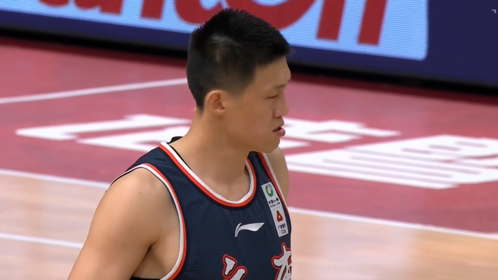 开云体育官网-欧超杯赛程吃紧，山东男篮今晨手感冰凉，球迷炸锅，球探报告显示潜力